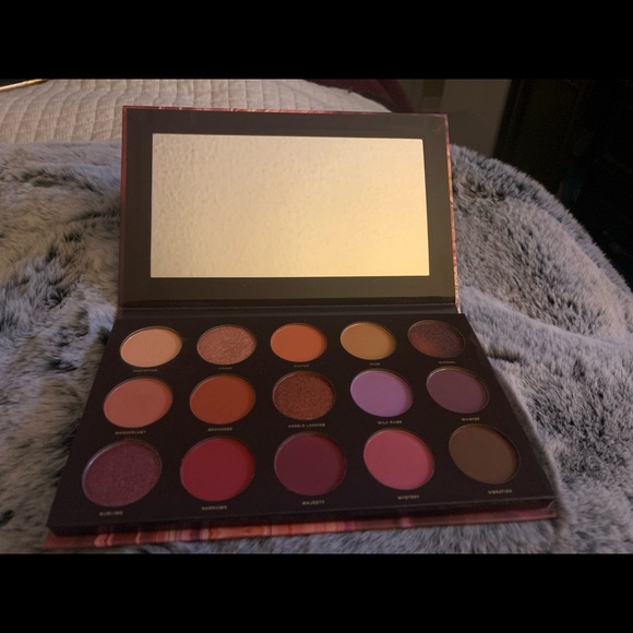 HIPDOT - 15 pan palette in a variety of colors. - Picture 2 of 7